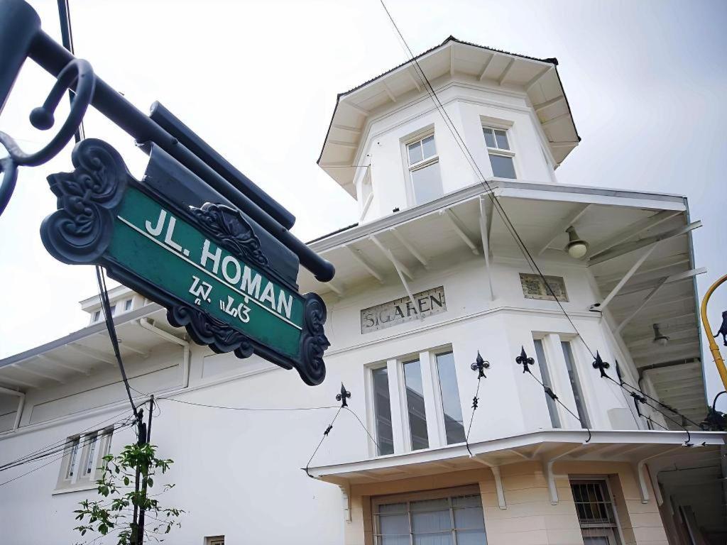 Raffleshom Hotel 3*