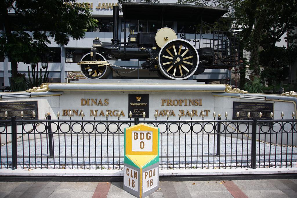 Raffleshom 3* Bandung